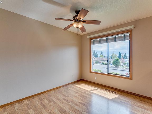 5th image of 3020 SE 154th Ave