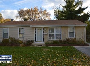 25 Schoenbeck Rd, Wheeling, IL 60090