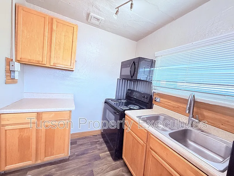 2 bed, 1.0 bath, 750 sqft, $950 — Photo 2