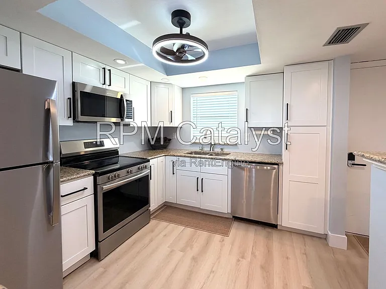 4725 Cove Cir #902 — Photo 6