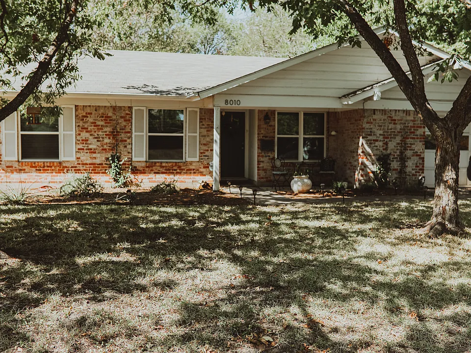 8010 Camden Dr