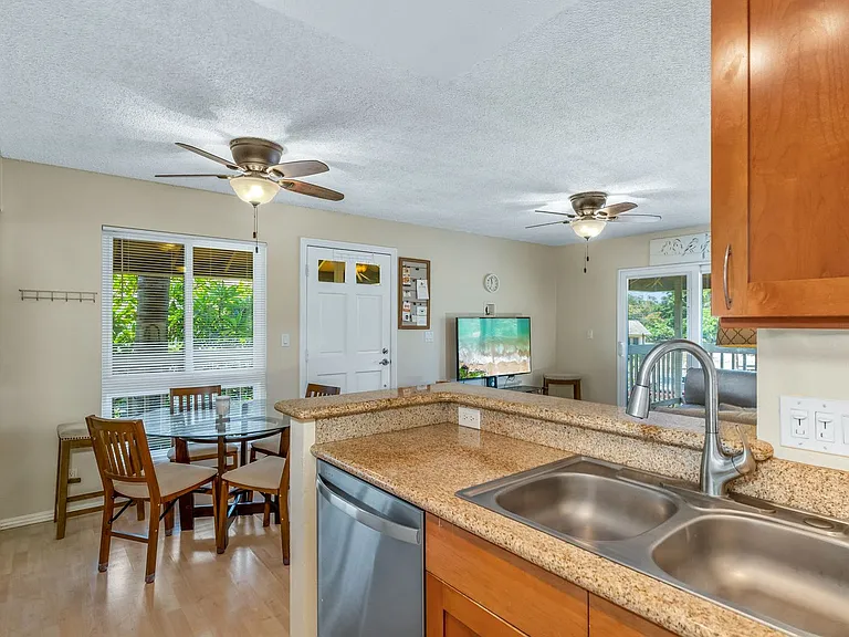 140 Uwapo Rd #38-204 — Photo 11