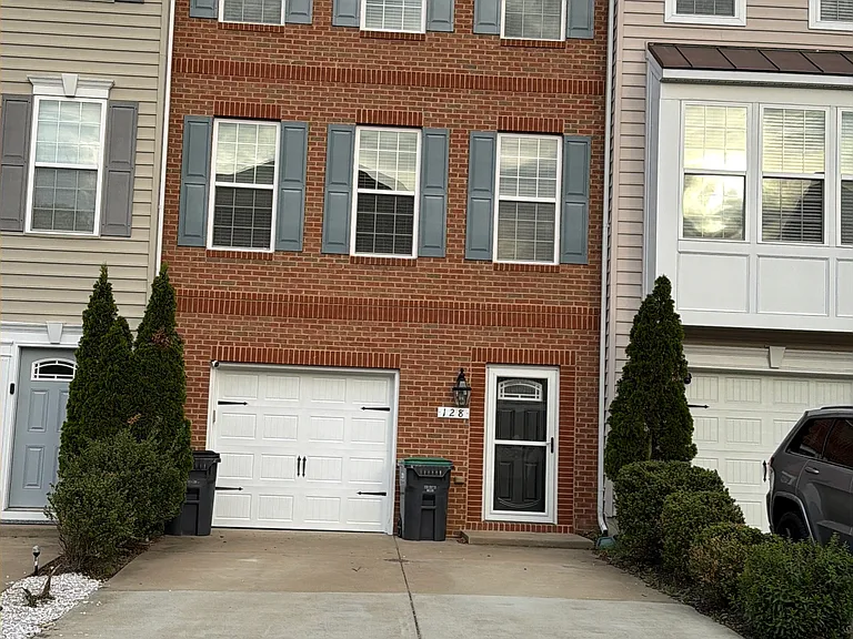 128 Hidden Brook Dr — Photo 1
