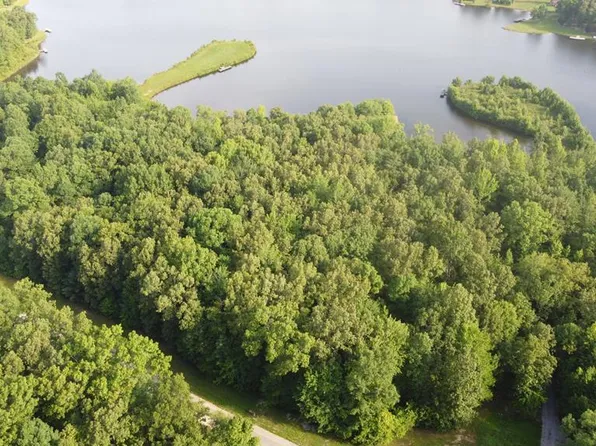 143 Camp Creek Cir, Spencer, TN 38585