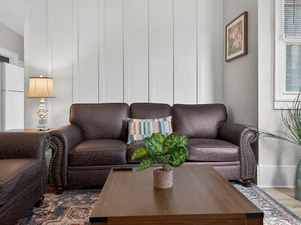 700 Broadway Ave NW APT 1, Grand Rapids, MI 49504