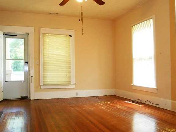 3rd image of 6 Cromwell Ave APT A