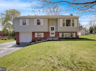 4 Surrey Ct, Oley, PA 19547
