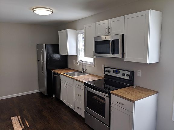3rd image of 15 Smalltown Cir
