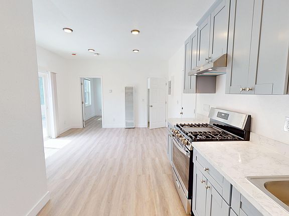 3rd image of 521 W Macarthur Blvd APT 12