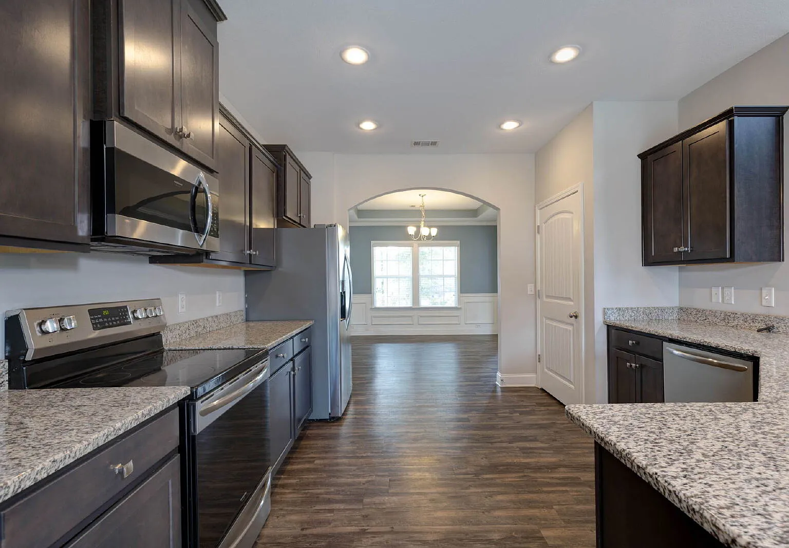 4 bed, 3.5 bath, 2809 sqft, $2,800 — Photo 4