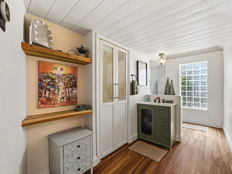 385 W Pierson St #E5 — Photo 18