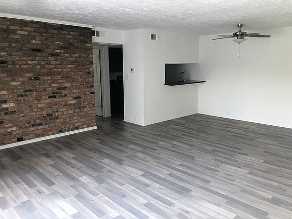 3rd image of 602 Heights Blvd Suite 2