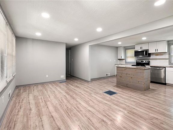 5th image of 11 Swan Dr