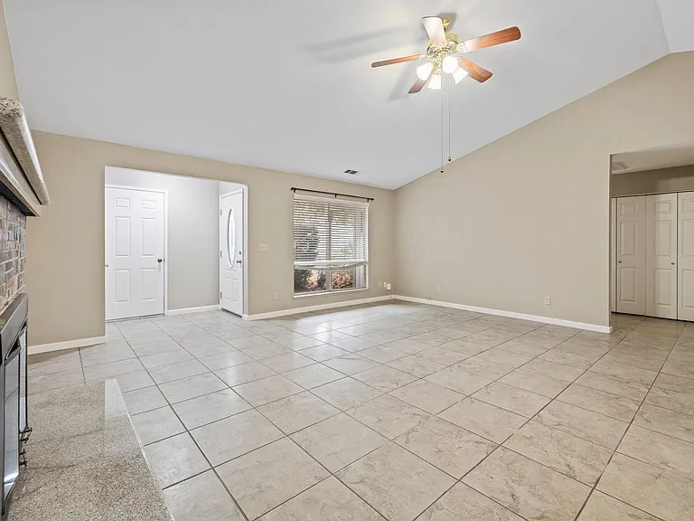 1812 W Wren Dr — Photo 7