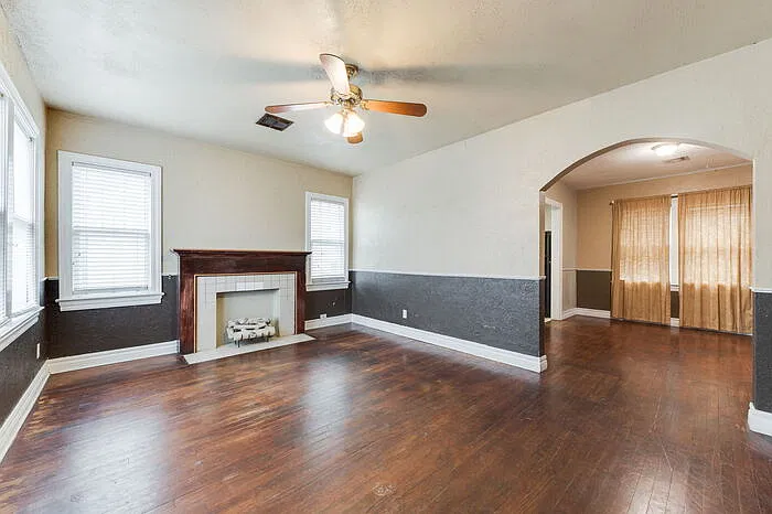 3 bed, 1.0 bath, 1103 sqft, $1,200 — Photo 2