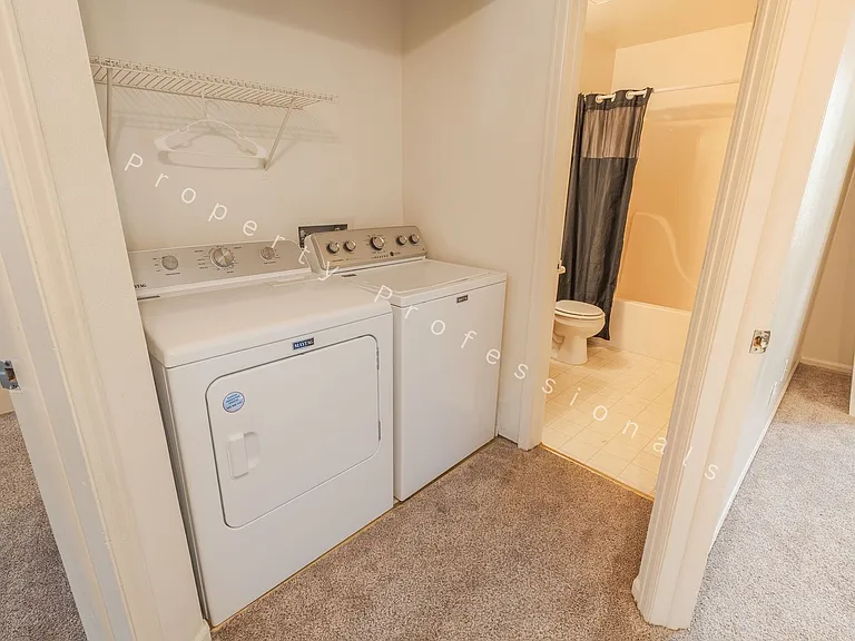 1015 Domelby Ct — Photo 15