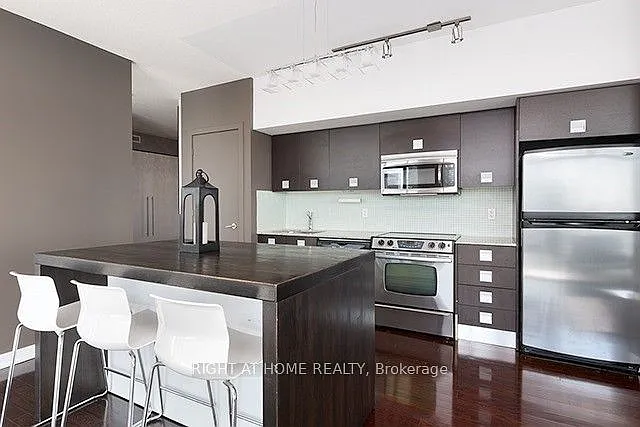 33 Charles St E #2903 — Photo 5