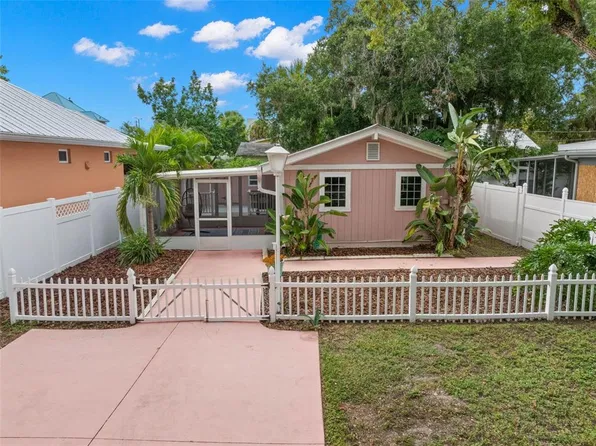 123 N Safford Ave, Tarpon Springs, FL 34689