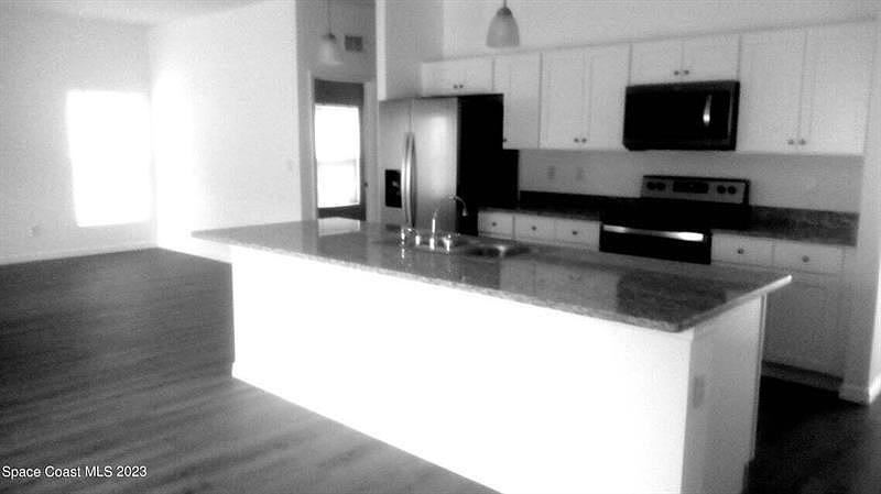2nd image of 819 Geary St SW