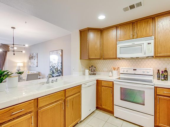 3rd image of 809 Auzerais Ave Unit 204