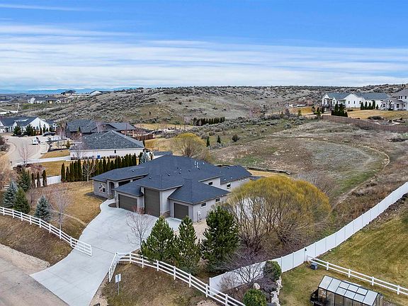 3rd image of 24710 Blessinger Rd