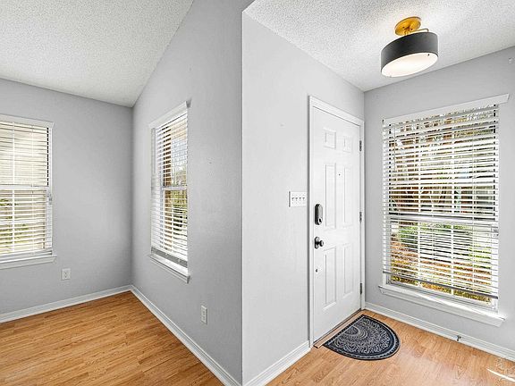 4th image of 3502 Silvertree Ln