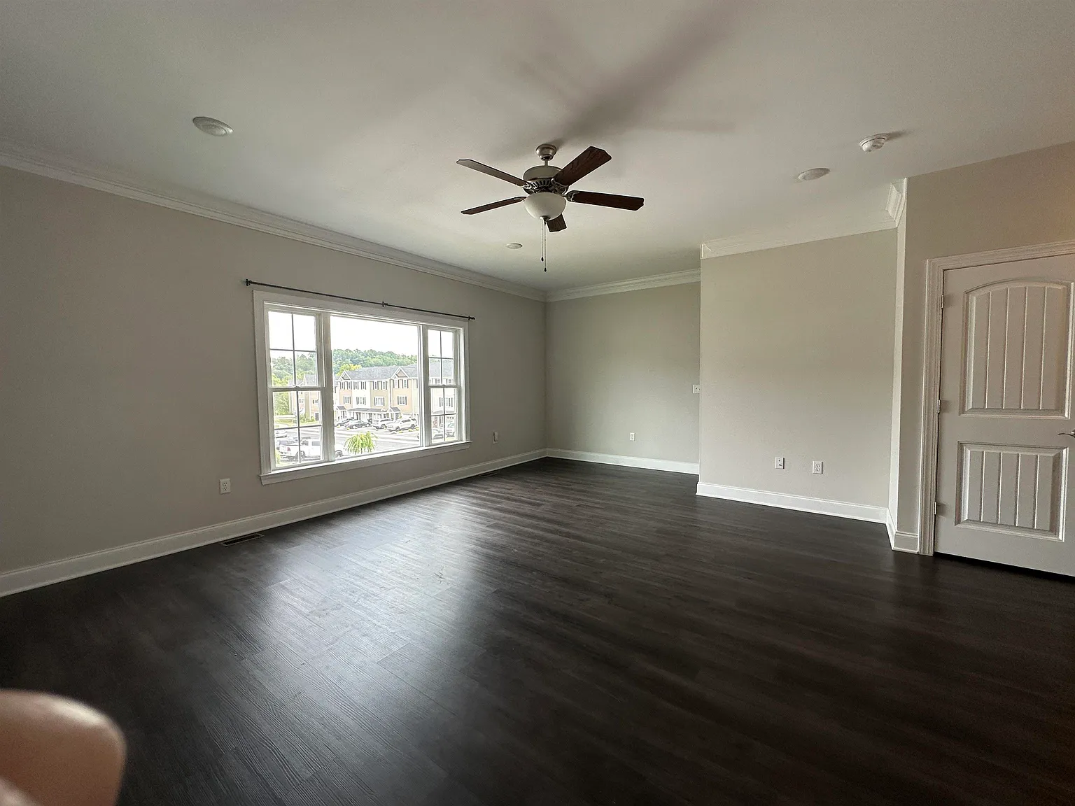 3 bed, 2.5 bath, 1638 sqft, $2,050 — Photo 4