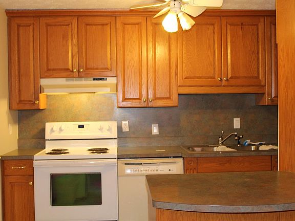 4th image of 2860 Spruceway Dr