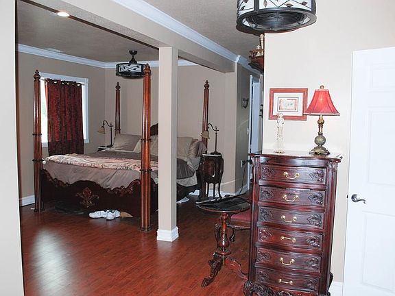 5th image of 629 Hanson St