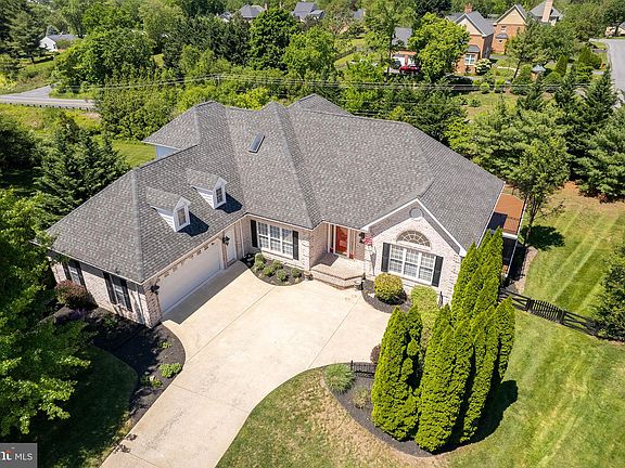 2nd image of 115 Winterberry Ct