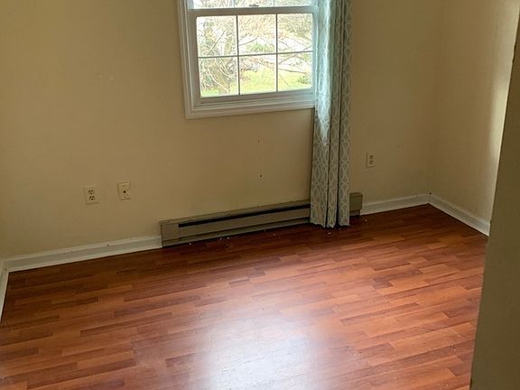 5th image of 567 E Linden St