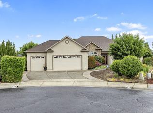 975 Greenway Ct, Eagle Pt, OR 97524