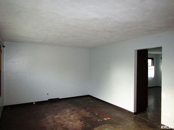 4th image of 14 Melrose Ln