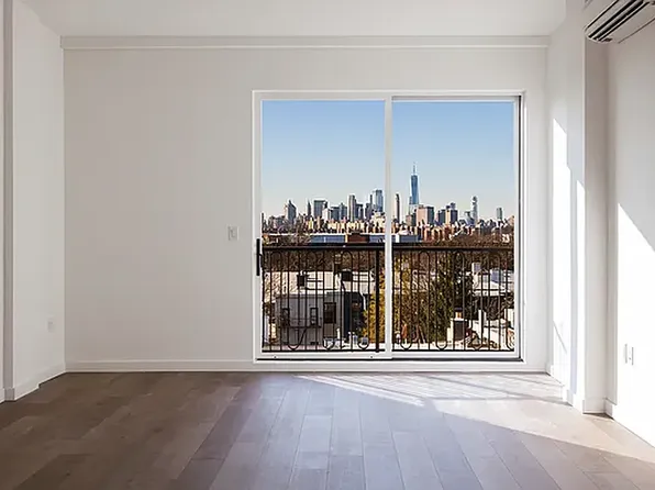 1000 Lorimer Street image 1 of 5