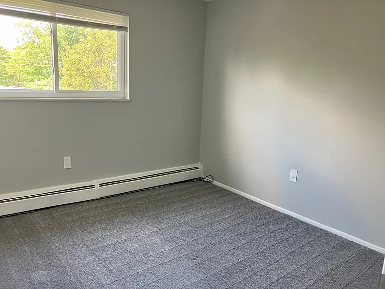 Valley York Apartments — Photo 40