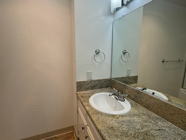 The Westwood Park Apartments — Photo 23