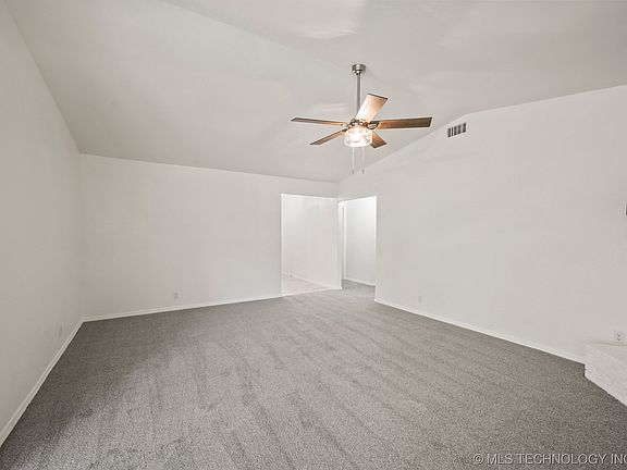 3rd image of 2600 E Fort Worth St