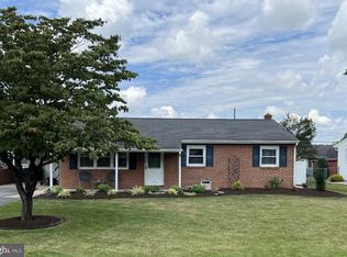 941 Brandon Dr, Chambersburg, PA 17201