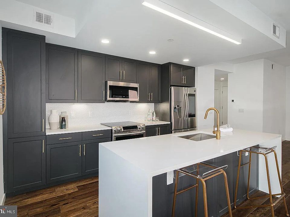 1st image of 1501 N 31st St #218