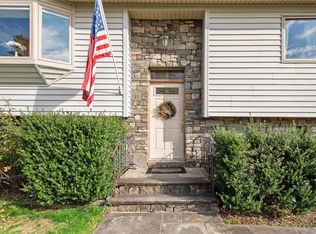 11 Hardwood Dr, Tappan, NY 10983