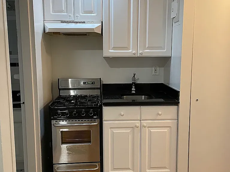 11 E 32nd St #3F — Photo 2
