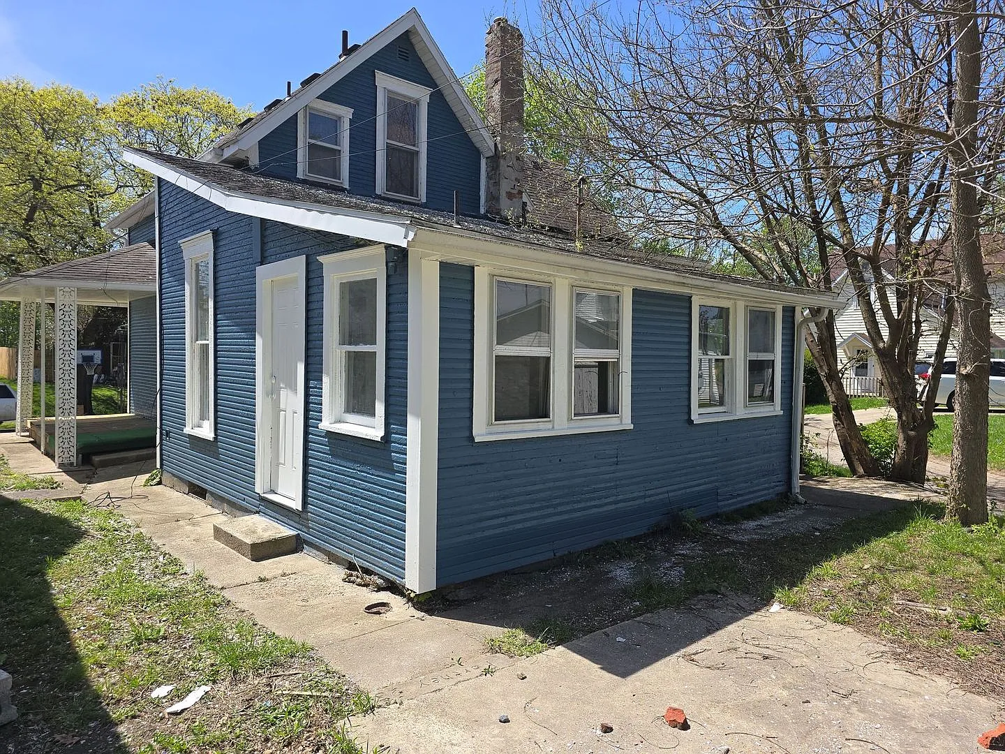 Fully Renovated Home Historic West Side of Downtown — Photo 2