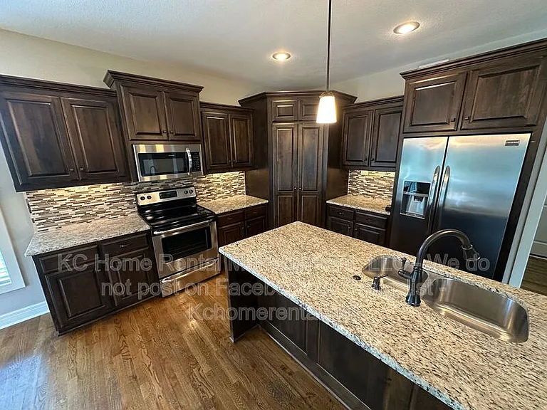 8608 W 165th Pl — Photo 4