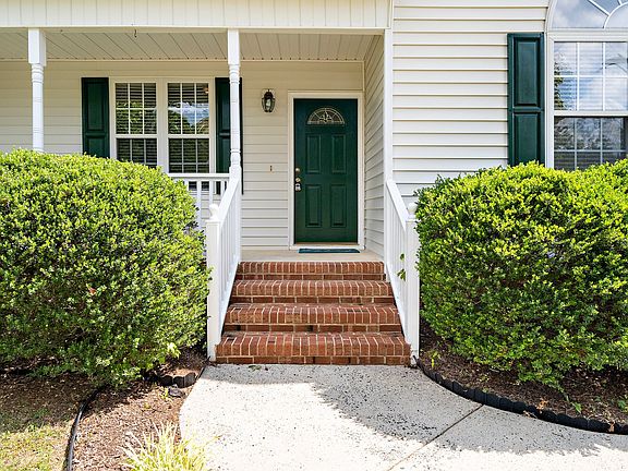 4th image of 904 Earp St