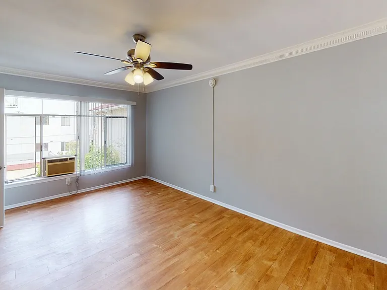 Rowena Avenue Apartments — Photo 3