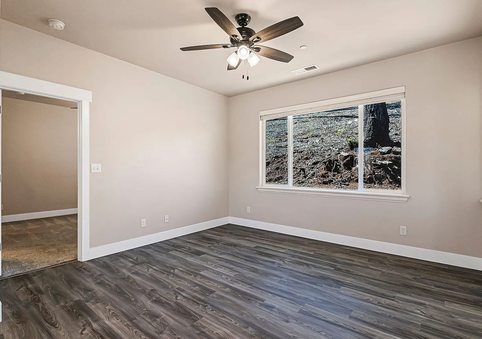 1 Bedroom House in Paradise! Close to Skyway and Shopping! — Photo 4
