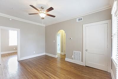 Studio McLean House Apartments