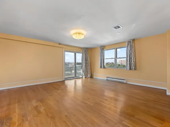 3047 Brighton 6th Street image 8 of 30