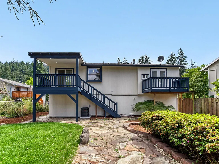 14539 SE Center St — Photo 25