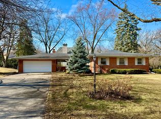 21 Regent Dr, Oak Brook, IL 60523